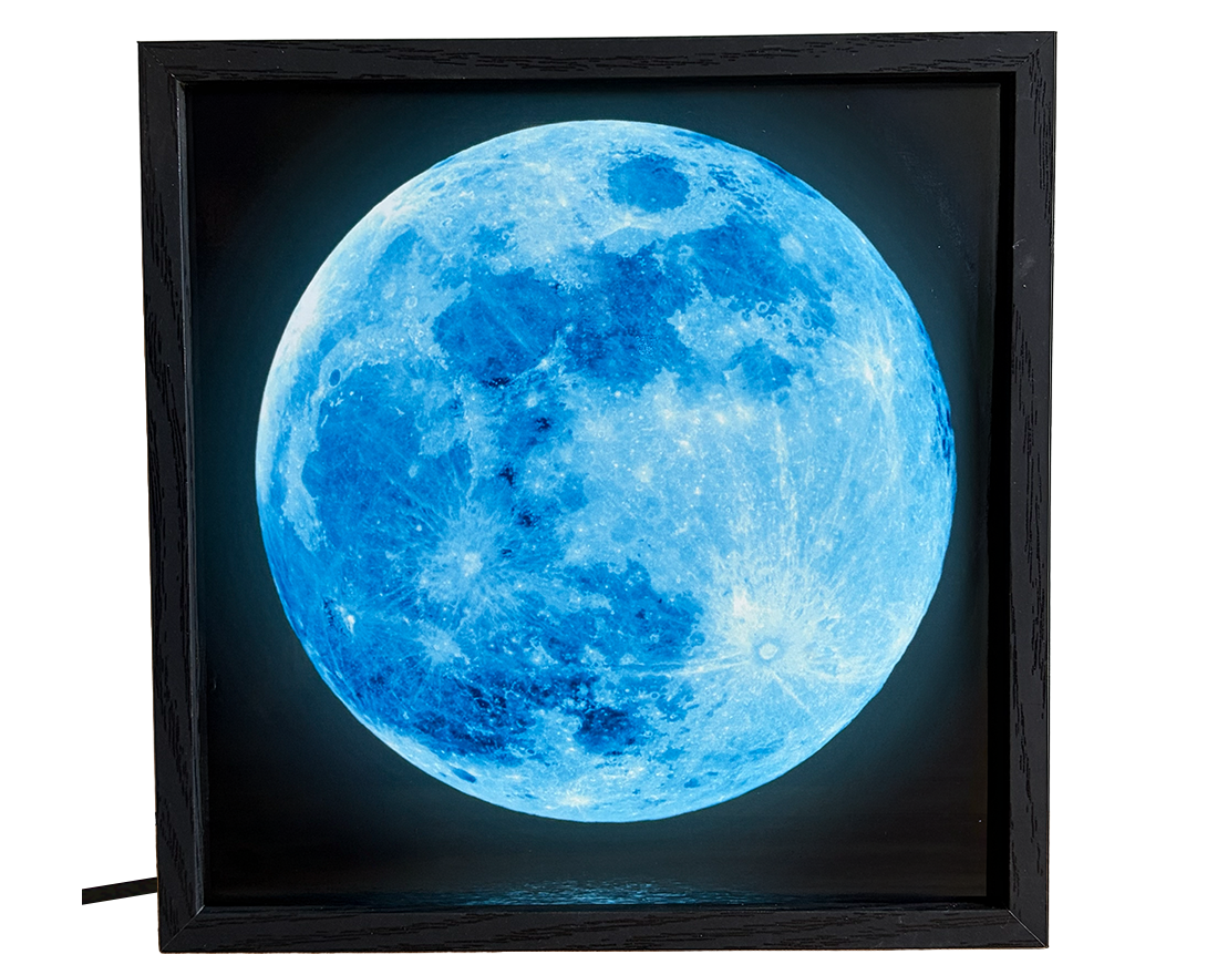 Full Moon over dark water